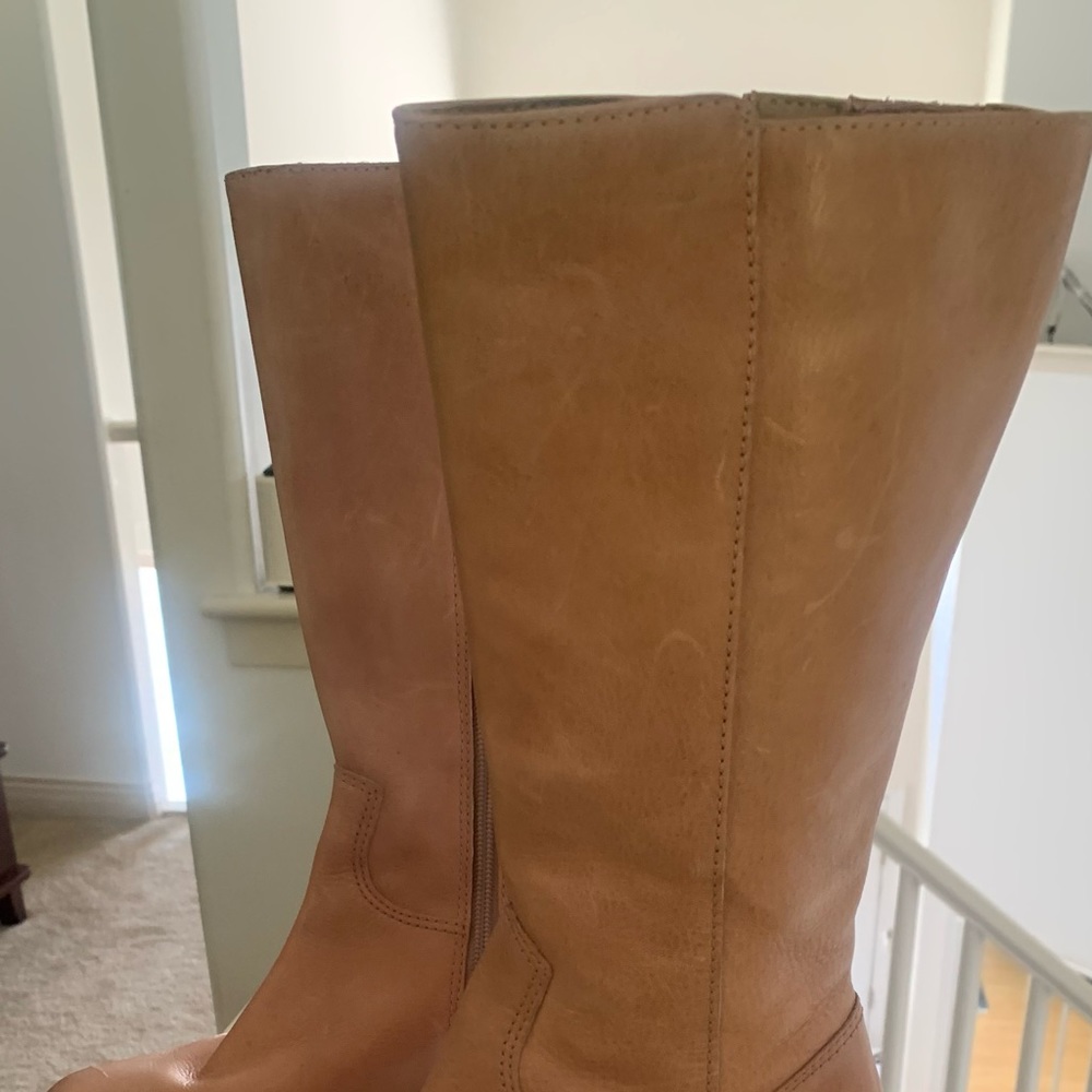 R Boots, new, never worn, size 6 Made in Brazil